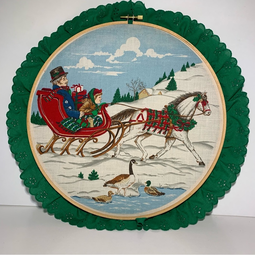 Christmas Sleigh Ride Wall Hanging in 10.5'' Embroidery Hoop Green Lace Decor